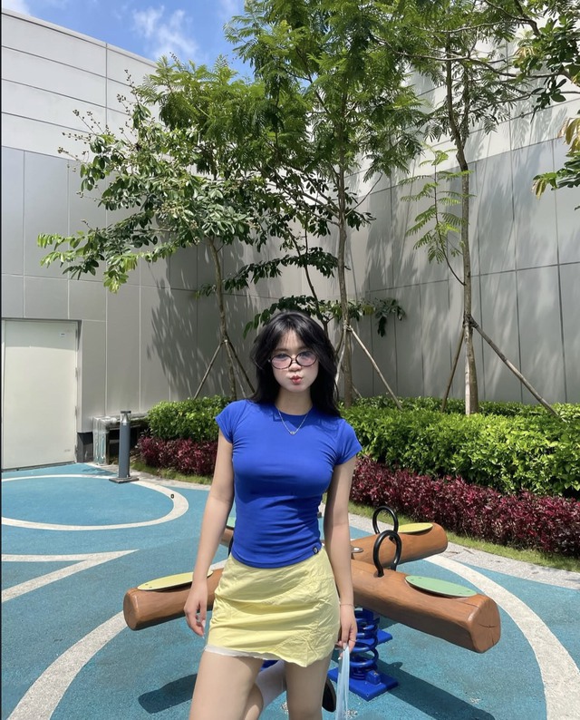Áo ôm body, sự lựa chọn cho nàng gợi cảm mà vẫn tinh tế- Ảnh 6. Áo ôm body, sự lựa chọn cho nàng gợi cảm mà vẫn tinh tế- Ảnh 6.