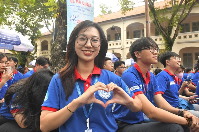 Tiếp sức mùa thi: Hành trình đồng hành cùng thí sinh 2k7 tự tin vượt khó - Ảnh 3. Tiếp sức mùa thi: Hành trình đồng hành cùng thí sinh 2k7 tự tin vượt khó - Ảnh 3.