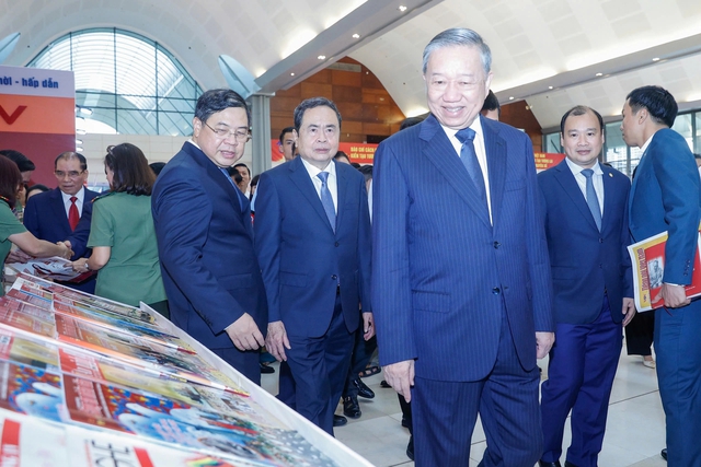 Tổng B&iacute; thư T&ocirc; L&acirc;m dự lễ kỷ niệm 100 năm Ng&agrave;y B&aacute;o ch&iacute; c&aacute;ch mạng Việt Nam- Ảnh 3.