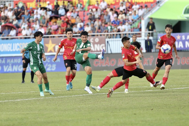 Công Phượng ghi dấu ấn sắc nét, Bình Phước thắng đậm: Đá play-off tìm suất thăng hạng V-League