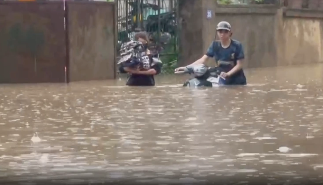 Thái Nguyên: 19 phường, xã ngập lụt sau mưa lớn, hơn 100 hộ phải sơ tán- Ảnh 4. Thái Nguyên: 19 phường, xã ngập lụt sau mưa lớn, hơn 100 hộ phải sơ tán- Ảnh 4.