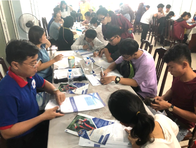 Trường CĐ Kinh tế đối ngoại công bố điểm chuẩn học bạ, tiếp tục nhận hồ sơ Trường CĐ Kinh tế đối ngoại công bố điểm chuẩn học bạ, tiếp tục nhận hồ sơ