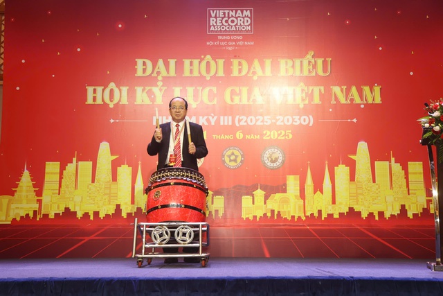 TS Thang Văn Phúc tiếp tục làm Chủ tịch Hội Kỷ lục Việt Nam TS Thang Văn Phúc tiếp tục làm Chủ tịch Hội Kỷ lục Việt Nam