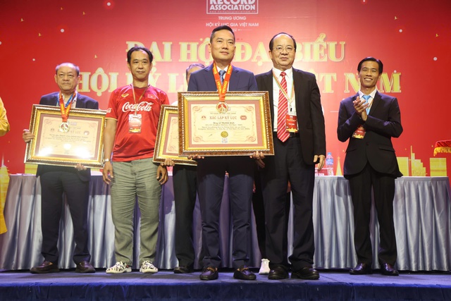 TS Thang Văn Phúc tiếp tục làm Chủ tịch Hội Kỷ lục Việt Nam- Ảnh 8. TS Thang Văn Phúc tiếp tục làm Chủ tịch Hội Kỷ lục Việt Nam- Ảnh 8.