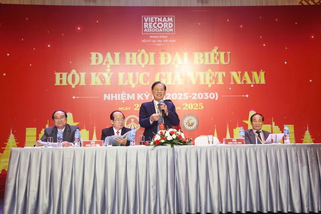 TS Thang Văn Phúc tiếp tục làm Chủ tịch Hội Kỷ lục Việt Nam- Ảnh 4. TS Thang Văn Phúc tiếp tục làm Chủ tịch Hội Kỷ lục Việt Nam- Ảnh 4.
