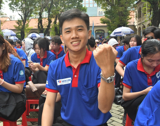 Tiếp sức mùa thi: Hành trình đồng hành cùng thí sinh 2k7 tự tin vượt khó - Ảnh 2. Tiếp sức mùa thi: Hành trình đồng hành cùng thí sinh 2k7 tự tin vượt khó - Ảnh 2.