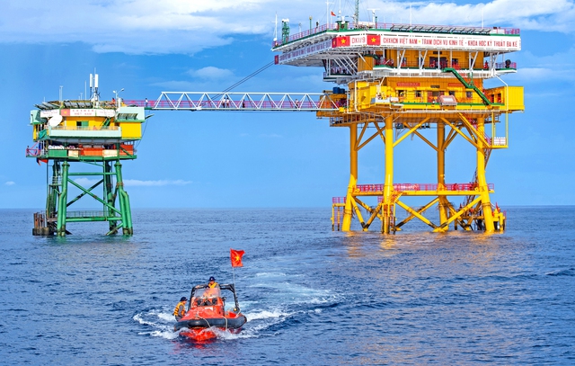 'Khoảnh khắc Trường Sa' qua góc nhìn của nghệ sĩ nhiếp ảnh- Ảnh 8. 'Khoảnh khắc Trường Sa' qua góc nhìn của nghệ sĩ nhiếp ảnh- Ảnh 8.