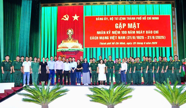 Bộ Tư lệnh TP.HCM tri ân báo chí nhân 100 năm Báo chí cách mạng Việt Nam Bộ Tư lệnh TP.HCM tri ân báo chí nhân 100 năm Báo chí cách mạng Việt Nam