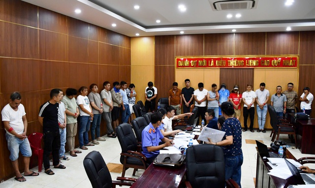 Triệt phá đường dây cá độ bóng đá hơn 350 tỉ đồng, thu giữ 15.000 trang tài liệu Triệt phá đường dây cá độ bóng đá hơn 350 tỉ đồng, thu giữ 15.000 trang tài liệu
