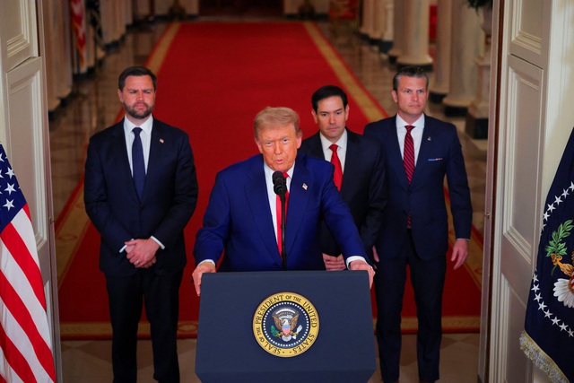 Tổng thống Trump phát biểu về chiến dịch tấn công Iran từ Nhà Trắng - Ảnh 1. Tổng thống Trump phát biểu về chiến dịch tấn công Iran từ Nhà Trắng - Ảnh 1.