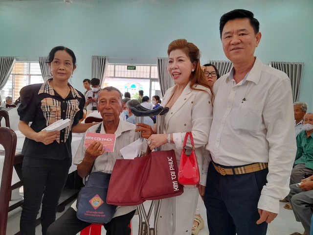 Công an tỉnh Tiền Giang tổ chức khám chữa bệnh cho người dân thuộc xã Hòa Khánh- Ảnh 3. Công an tỉnh Tiền Giang tổ chức khám chữa bệnh cho người dân thuộc xã Hòa Khánh- Ảnh 3.