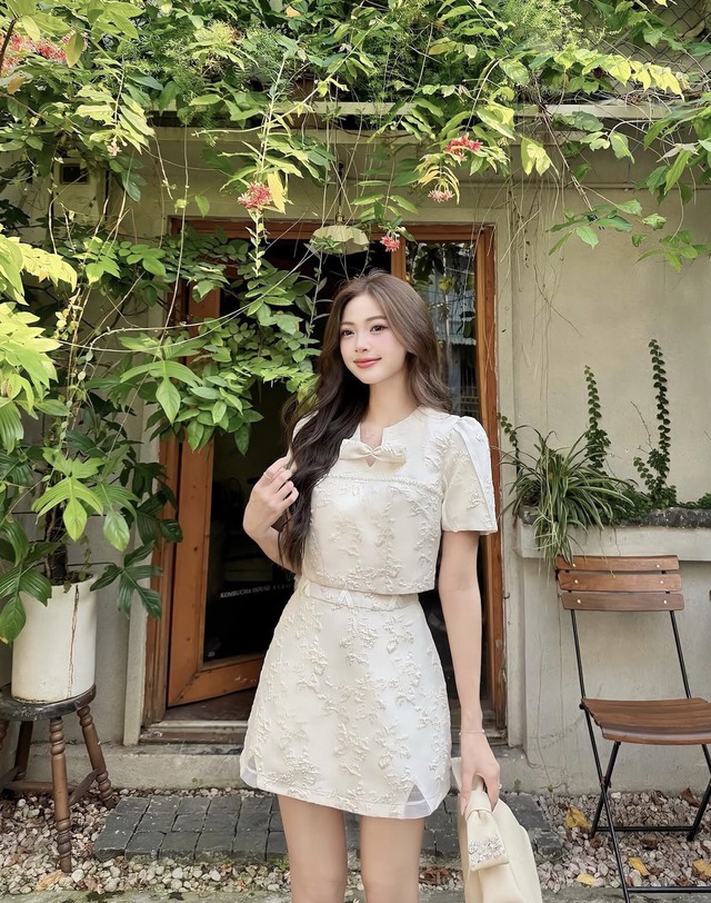 Diện trang phục tiểu thư ngày hè ‘đốn tim’ mọi ánh nhìn- Ảnh 8.