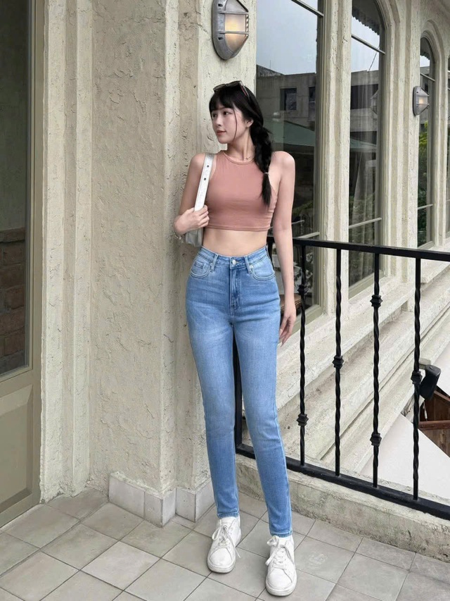 Nét thanh lịch, phóng khoáng cho nàng với quần skinny jeans- Ảnh 6. Nét thanh lịch, phóng khoáng cho nàng với quần skinny jeans- Ảnh 6.