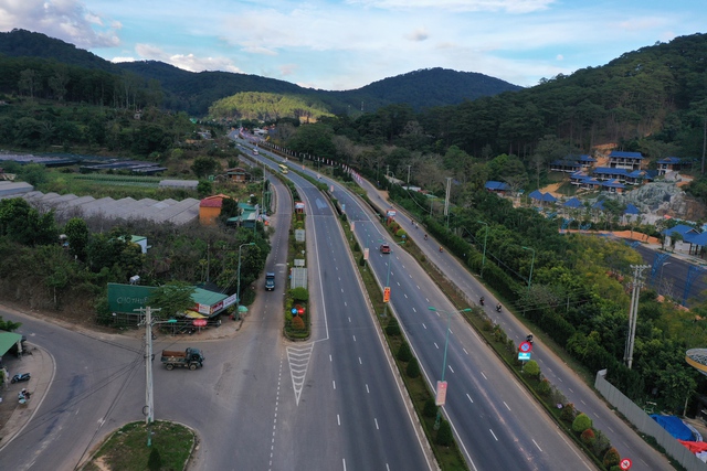 Lâm Đồng ‘chốt’ nhà thầu xây dựng cao tốc Bảo Lộc - Liên Khương- Ảnh 1. Lâm Đồng ‘chốt’ nhà thầu xây dựng cao tốc Bảo Lộc - Liên Khương- Ảnh 1.