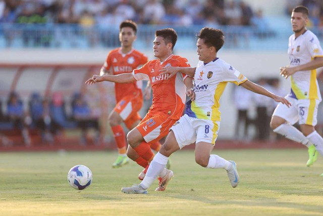 Đua trụ hạng V-League kịch tính hơn phim: Đà Nẵng đá play-off với Bình Phước, Quảng Nam thoát hiểm Đua trụ hạng V-League kịch tính hơn phim: Đà Nẵng đá play-off với Bình Phước, Quảng Nam thoát hiểm