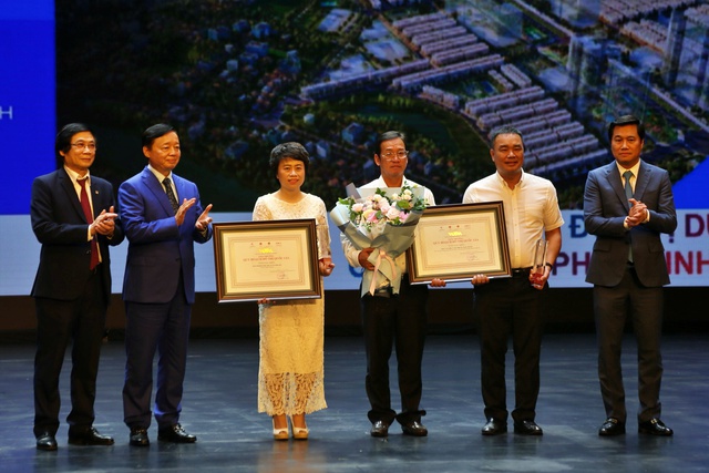Phó thủ tướng: 'Phương tiện giao thông đang lấn át con người'- Ảnh 2. Phó thủ tướng: 'Phương tiện giao thông đang lấn át con người'- Ảnh 2.