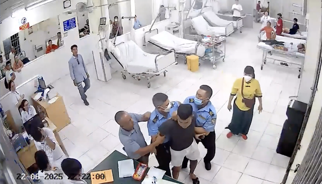 Tạm giữ nghi phạm tấn công điều dưỡng viên tại Bệnh viện đa khoa Khánh Hòa Tạm giữ nghi phạm tấn công điều dưỡng viên tại Bệnh viện đa khoa Khánh Hòa