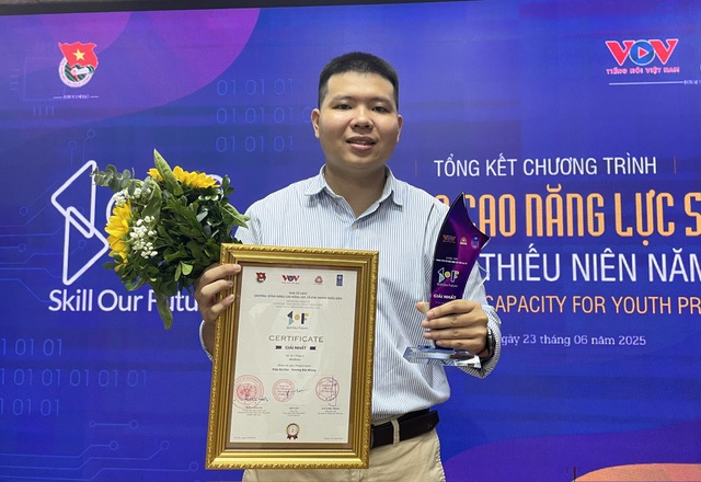 Mày mò sáng tạo ra AI tư vấn tâm lý, nam sinh thắng lớn Mày mò sáng tạo ra AI tư vấn tâm lý, nam sinh thắng lớn