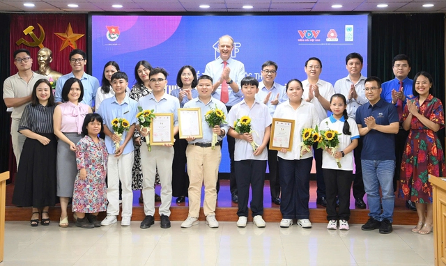 Mày mò sáng tạo ra AI tư vấn tâm lý, nam sinh thắng lớn- Ảnh 3. Mày mò sáng tạo ra AI tư vấn tâm lý, nam sinh thắng lớn- Ảnh 3.