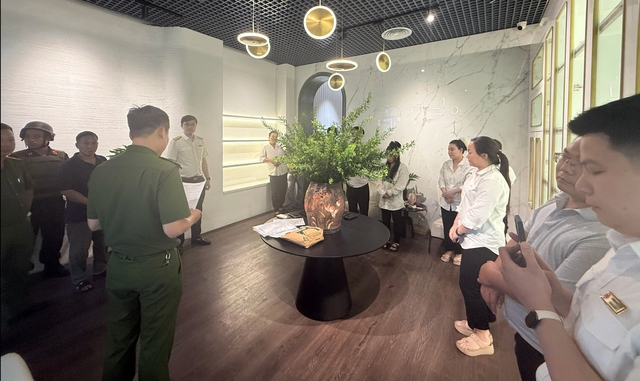 TikToker Vũ Hồng Phúc ‘Cún Bông’ bị bắt vì trốn thuế- Ảnh 2. TikToker Vũ Hồng Phúc ‘Cún Bông’ bị bắt vì trốn thuế- Ảnh 2.