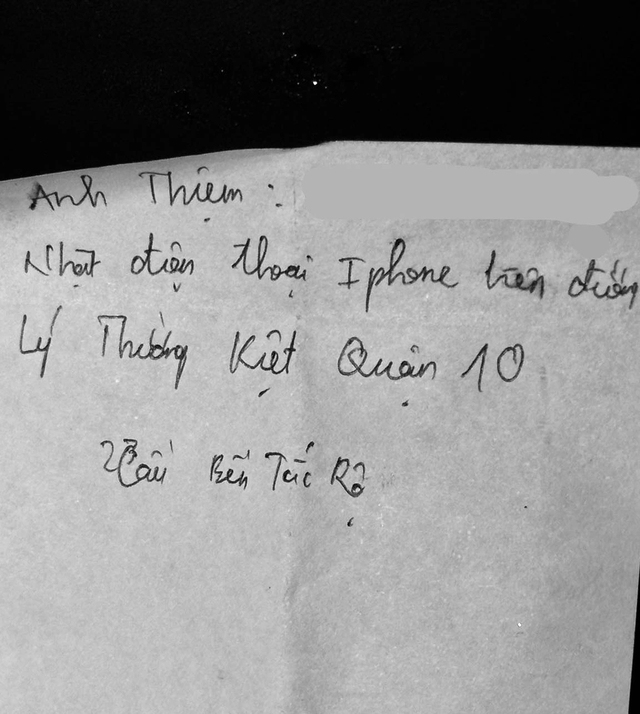 Cô gái mất điện thoại giữa trời mưa, không ngờ nhận lại theo cách đặc biệt Cô gái mất điện thoại giữa trời mưa, không ngờ nhận lại theo cách đặc biệt