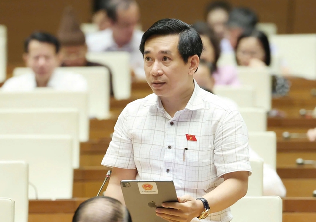 Đại biểu Quốc hội hiến kế nhập làn xe theo kiểu ‘dây kéo áo’ tránh ùn tắc Đại biểu Quốc hội hiến kế nhập làn xe theo kiểu ‘dây kéo áo’ tránh ùn tắc