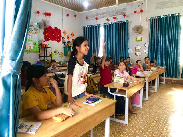 Nhóm học sinh làm mùa hè đáng nhớ cho trẻ em vùng cao- Ảnh 3. Nhóm học sinh làm mùa hè đáng nhớ cho trẻ em vùng cao- Ảnh 3.