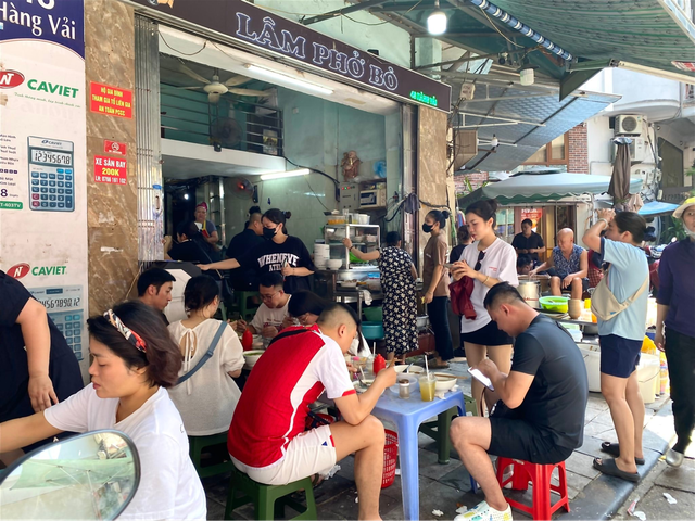 Chủ quán phở Lâm sững sờ khi phát hiện được Michelin vinh danh Chủ quán phở Lâm sững sờ khi phát hiện được Michelin vinh danh