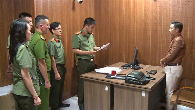 Bắt Chủ tịch HĐQT Công ty CP nước GMT Sỹ Anh Tuyên Bắt Chủ tịch HĐQT Công ty CP nước GMT Sỹ Anh Tuyên