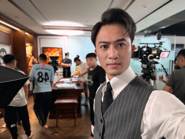 Doãn Quốc Đam trở lại với hình ảnh mới trong phim điện ảnh trên con đường mới - Ảnh 4. Doãn Quốc Đam trở lại với hình ảnh mới trong phim điện ảnh trên con đường mới - Ảnh 4.