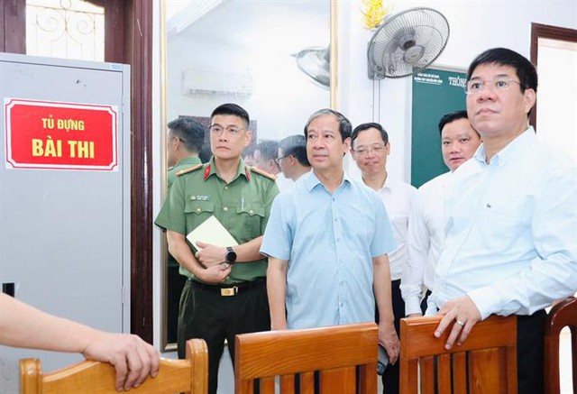Bộ trưởng GD-ĐT: Dạy học thoải mái sáng tạo, coi thi ‘cứ đúng quy định mà làm’ Bộ trưởng GD-ĐT: Dạy học thoải mái sáng tạo, coi thi ‘cứ đúng quy định mà làm’