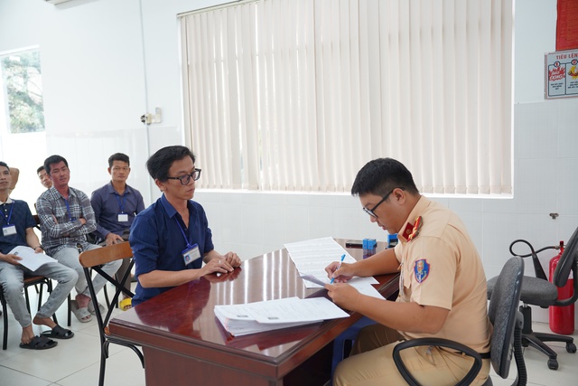 CSGT siết quản lý: Người chưa nộp phạt giao thông không được cấp bằng lái xe CSGT siết quản lý: Người chưa nộp phạt giao thông không được cấp bằng lái xe