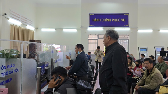 Trụ sở P.Xuân Hương - Đà Lạt đông nghẹt trước giờ vận hành thử nghiệm- Ảnh 11. Trụ sở P.Xuân Hương - Đà Lạt đông nghẹt trước giờ vận hành thử nghiệm- Ảnh 11.