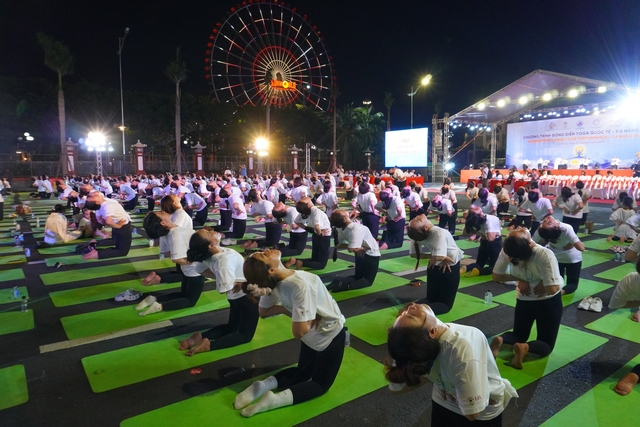 1.000 người tham gia đồng diễn trong chương trình ‘Yoga vì một trái đất, một sức khỏe’ 1.000 người tham gia đồng diễn trong chương trình ‘Yoga vì một trái đất, một sức khỏe’