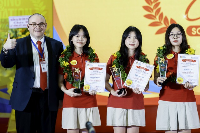 Nguồn cảm hứng giúp học sinh đạt loạt học bổng danh giá từ ngôi trường giàu truyền thống Nguồn cảm hứng giúp học sinh đạt loạt học bổng danh giá từ ngôi trường giàu truyền thống