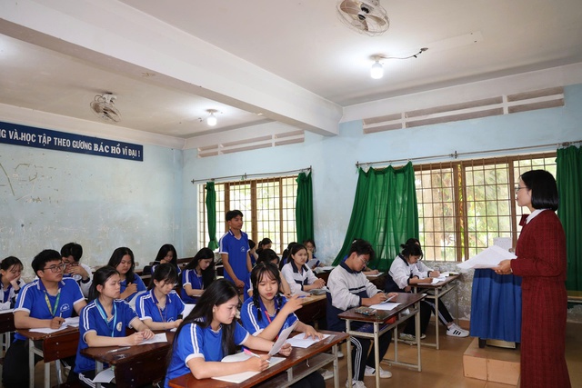 Thi tốt nghiệp THPT 2025: Nhiều hoạt động hỗ trợ thí sinh đồng bào dân tộc Thi tốt nghiệp THPT 2025: Nhiều hoạt động hỗ trợ thí sinh đồng bào dân tộc