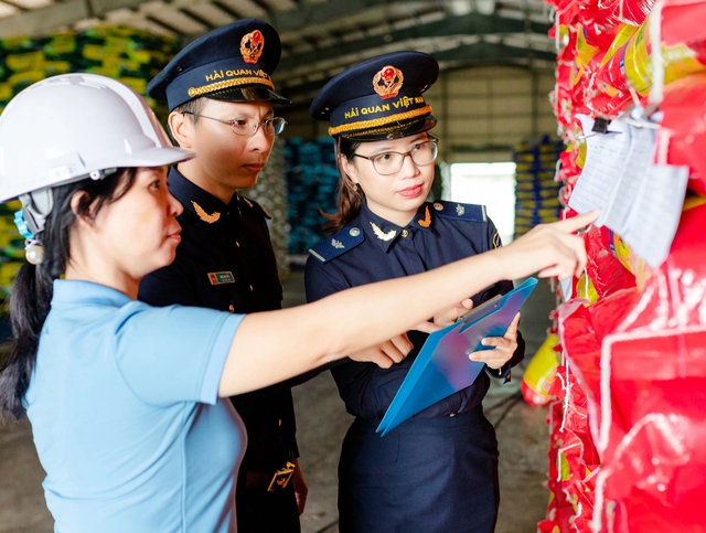 Gần 8.000 công chức Bộ Tài chính được hỗ trợ sau tinh giản Gần 8.000 công chức Bộ Tài chính được hỗ trợ sau tinh giản