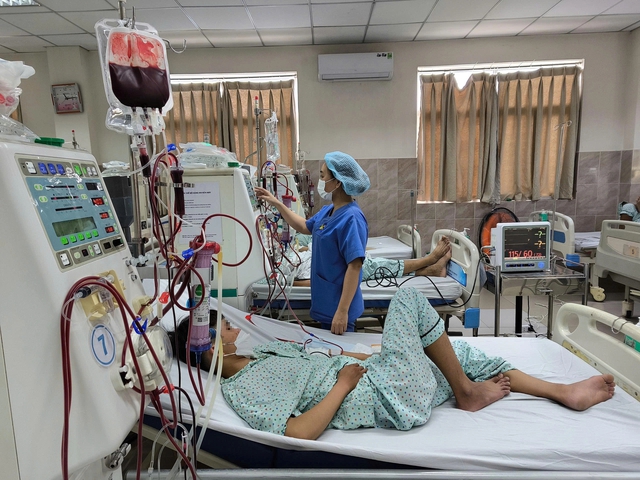 Suy thận rình rập người trẻ: Sự sống gắn với máy lọc máu ở tuổi 23 - Ảnh 3.