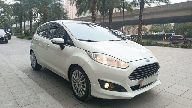 3 mẫu ô tô cũ bền dáng giá khoảng 250 triệu đồng - Ảnh 2. 3 mẫu ô tô cũ bền dáng giá khoảng 250 triệu đồng - Ảnh 2.