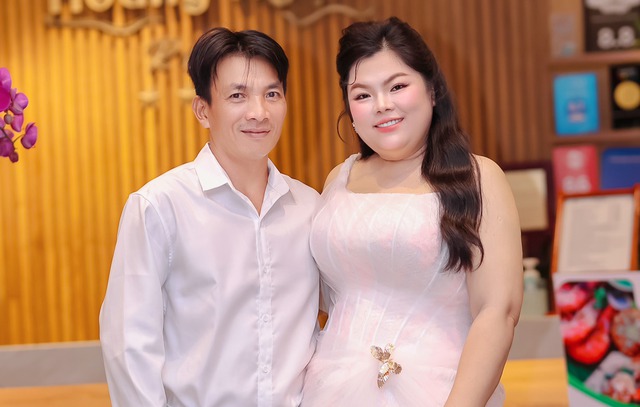 Tuyền Mập kỷ niệm 10 năm ngày cưới, tiết lộ bí quyết giữ ‘lửa’ hôn nhân Tuyền Mập kỷ niệm 10 năm ngày cưới, tiết lộ bí quyết giữ ‘lửa’ hôn nhân