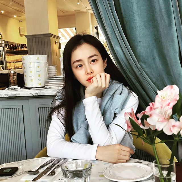 Kim Tae Hee chấp nhận chuyện già đi ở tuổi 45 - Ảnh 2.