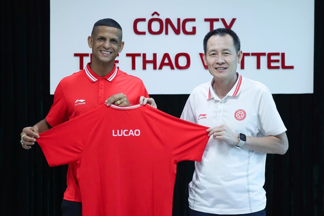 Thể Công Viettel chiêu mộ vua phá lưới V-League: HLV Popov có ‘súng máy’ đáng gờm mang tên Lucao Thể Công Viettel chiêu mộ vua phá lưới V-League: HLV Popov có ‘súng máy’ đáng gờm mang tên Lucao