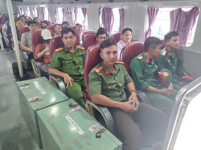Thi tốt nghiệp THPT 2025: Vượt biển hơn 120 km, đưa đề thi ra đảo Phú Quốc - Ảnh 1.