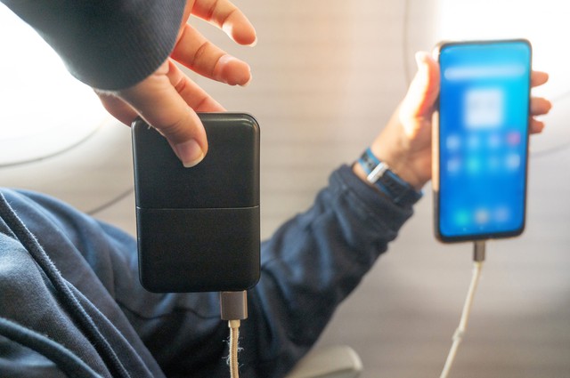 Bộ sạc dự phòng nóng lên có nguy hiểm? - Ảnh 1.