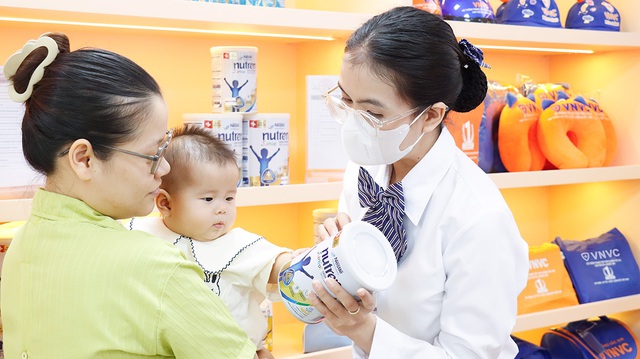 VNVC cùng thương hiệu dinh dưỡng quốc tế phục vụ cộng đồng trong bối cảnh ‘nóng’- Ảnh 3. VNVC cùng thương hiệu dinh dưỡng quốc tế phục vụ cộng đồng trong bối cảnh ‘nóng’- Ảnh 3.