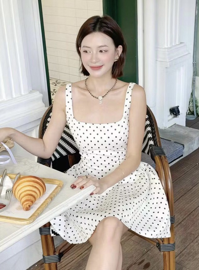 Váy chấm bi là ‘chân ái’ cho cô nàng nữ tính - Ảnh 4.
