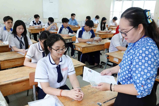 Thí sinh cả nước bước vào 'kỳ thi lịch sử' - Ảnh 2.
