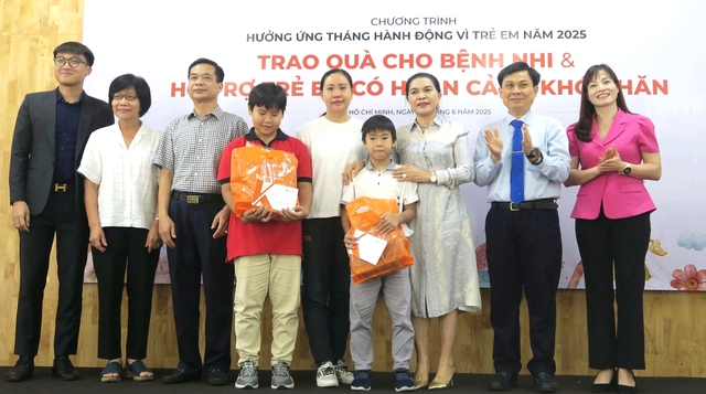 Hơn 1.000 phần quà đến với bệnh nhi và trẻ em có người thân hiến tạng - Ảnh 1.
