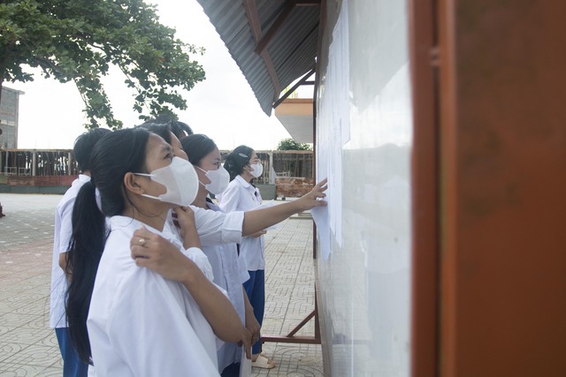 Thí sinh miền núi Quảng Trị háo hức đến làm thủ tục dự thi- Ảnh 2. Thí sinh miền núi Quảng Trị háo hức đến làm thủ tục dự thi- Ảnh 2.
