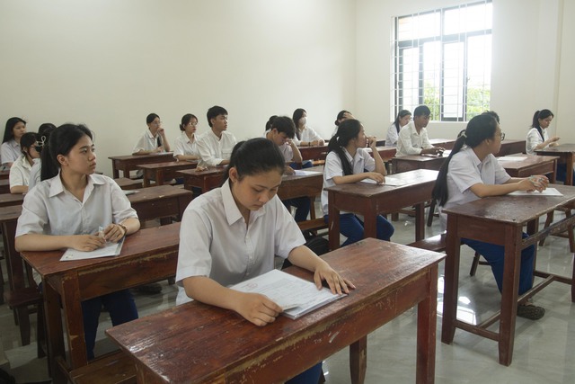 Thí sinh miền núi Quảng Trị háo hức đến làm thủ tục dự thi- Ảnh 5. Thí sinh miền núi Quảng Trị háo hức đến làm thủ tục dự thi- Ảnh 5.